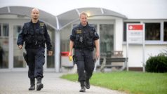 Policie v noci na 30. září dokončila prohlídku prostor Univerzity Pardubice a uzavřela je. V 7 hodin ráno pak zahájila prohlídku vyklizených studentských kolejí