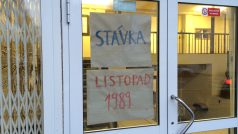 Studenti gymnázia Na Vítězné pláni symbolicky stávkovali. Stejně jako před 25 lety