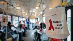 Speciální osvětovou tramvaj, jejíž posádku tvořili specialisté na boj proti AIDS, vypravil i liberecký dopravní podnik