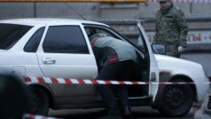 Vražda Němcova. Vyšetřovatelé prošetřují podezřelé auto.