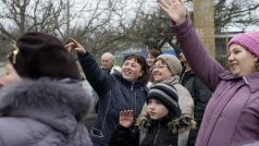 Odjezd autobusu s českými krajany z východní Ukrajiny do Prahy