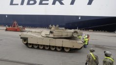 Američané poslali do Pobaltí víc než 120 těžkých vojenských vozidel, včetně tanků M1 Abrams
