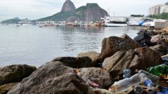 Tenhle záběr by nejspíš v Riu na pohlednici s Cukrovou homolí nedali. Zátoka Botafogo