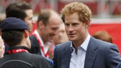 Londýnský maraton přilákal desetitisíce běžců i diváků. Mezi nimi byl i princ Harry