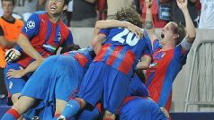 Po oslavách titulu míří fotbalisté Viktorie Plzeň do Vršovic (archivní foto)