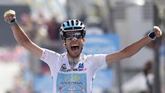 Ital Fabio Aru se raduje v cíli 19. etapy Giro d´Italia.