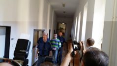 Krajský soud v Ostravě rozhodl, že Petr Kramný, obžalovaný z vraždy své ženy a dcery, zůstává ve vazbě