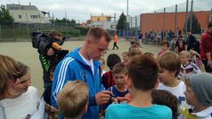 Vítěz Ligy mistrů ter Stegen a další fotbalisté před Eurem U21 v Německé škole v Praze