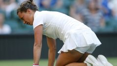 Zklamaná Barbora Strýcová po prohře v 1. kole Wimbledonu s Američankou Stephensovou