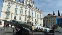 Do zítřejšího odpoledne bude také na Hradčanech stát maketa britské stíhačky spitfire ve skutečné velikosti