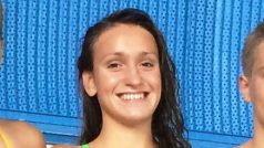 Dálková plavkyně Alena Benešová (urprostřed)