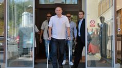 Slovenský prezident Andrej Kiska, který se ve čtvrtek v Plzni podrobil operaci v oblasti kyčelního kloubu, opustil  nemocnici