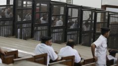 Stoupenci Muslimského bratrstva u soudu v Káhiře