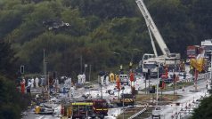 U britského Brightonu pokračuje odstraňování následků nehody historické stíhačky Hawker Hunter