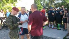 Lidé v Chrudimi společně s tamními vysádkaři uspořádali charitativní běh městem