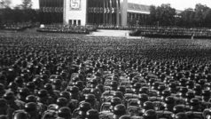 Němečtí vojáci na sjezdu NSDAP v Norimberku v roce 1935
