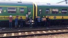 Vlak s migranty na nádraží v Bicske stojí už od čtvrtečního poledne
