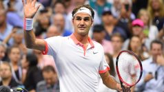 Švýcarský tenista Roger Federer se raduje z postupu do finále US Open