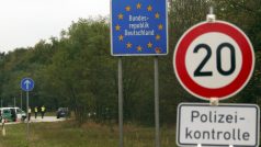 Už víkendu začalo kontrolovat hranice s Rakouskem Německo