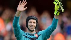 Petr Čech sice inkasoval dva góly, dalšími zákroky ale pojistil výhru Arsenalu 5:2