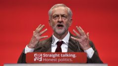 Lídr britské Labouristické strany Jeremy Corbyn na stranické konferenci v Brightonu