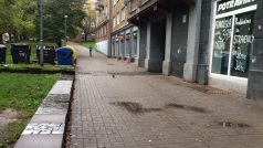 Zídky, na kterých v Mostě nová vyhláška zakazuje posedávání