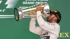 Lewis Hamilton oslavil v USA třetí titul mistra světa