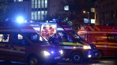 Záchranáři zasahovali po explozi a následném požáru v diskotéce v Bukurešti