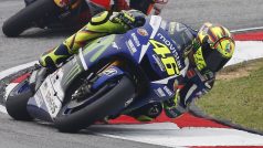 Valentino Rossi (v popředí)