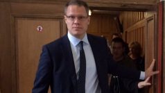 Soud zprostil obžaloby bývalého Rathova poradce Filipa Bušinu. Za krácení daně mu hrozil mnohaletý trest