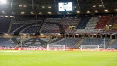Prázdný stadion v Hannoveru, kde se mělo hrát přátelské utkání mezi Německem a Nizozemskem