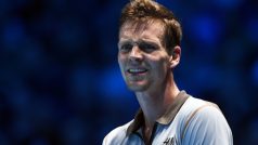 Tomáš Berdych udělal proti Novaku Djokovićovi i taktickou chybu, ve spěchu si nevyžádal kontrolu svého úderu