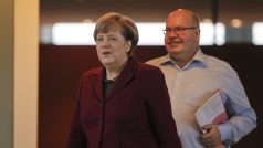 Německá kancléřka Angela Merkelová a šéf jejího úřadu Peter Altmaier
