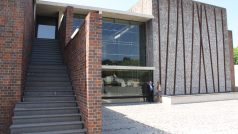 Nově otevřené Muzeum holocaust v Johannerburgu má svým tvarem smybolizovat genocidu a také mužský prvek