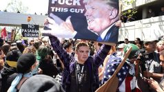 Protesty proti prezidentskému kandidátovi Donaldu Trumpovi v Kalifornii