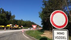 Dálnice D1 mezi Velkou Bíteší a Kývalkou byla kvůli demolici dvou mostů uzavřena