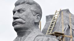 Stalin, Stalinův pomník na Letné