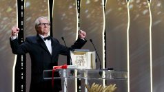 Zlatou palmu si z mezinárodního filmového festivalu v Cannes odváží režisér Ken Loach za drama Já, Daniel Blake