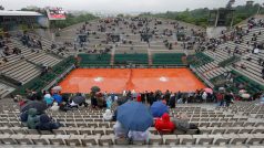 Letošní Roland Garros komplikuje déšť