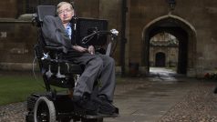 Stephen Hawking na archivním snímku.