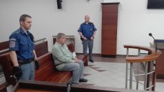 Bývalý lékař Jaroslav Barták u Krajského soudu v Liberci