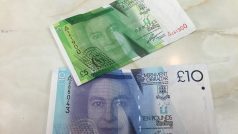 Obyvatelé Gibraltaru platí britskou librou.