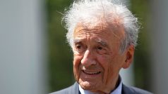 Elie Wiesel na archivním snímku z roku 2010