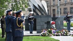 Setkání s válečnými veterány při příležitosti 76. výročí bitvy o Anglii, pietní akt na náměstí Svobody