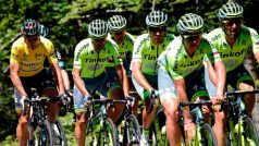 Tým Tinkoff v pelotonu Tour de France