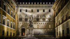 Monte dei Paschi di Siena, nejstarší nepřetržitě fungující banka na světě. Na snímku centrála banky v italské Sieně