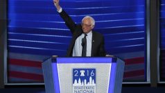 K podpoře Hillary Clintonové vyzval na sjezdu Demokratické strany Bernie Sanders