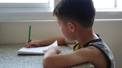 Studenti pomáhali dětem i s domácími úkoly
