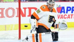 Gólman Michal Neuvirth si kvůli zranění několik týdnů nezachytá