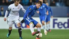 Útočník Slovanu Liberec Nikolaj Komličenko (v modrém)